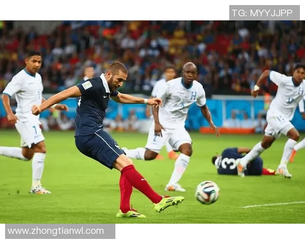 足球明星的魅力与技巧展现帅气过人风采的精彩瞬间